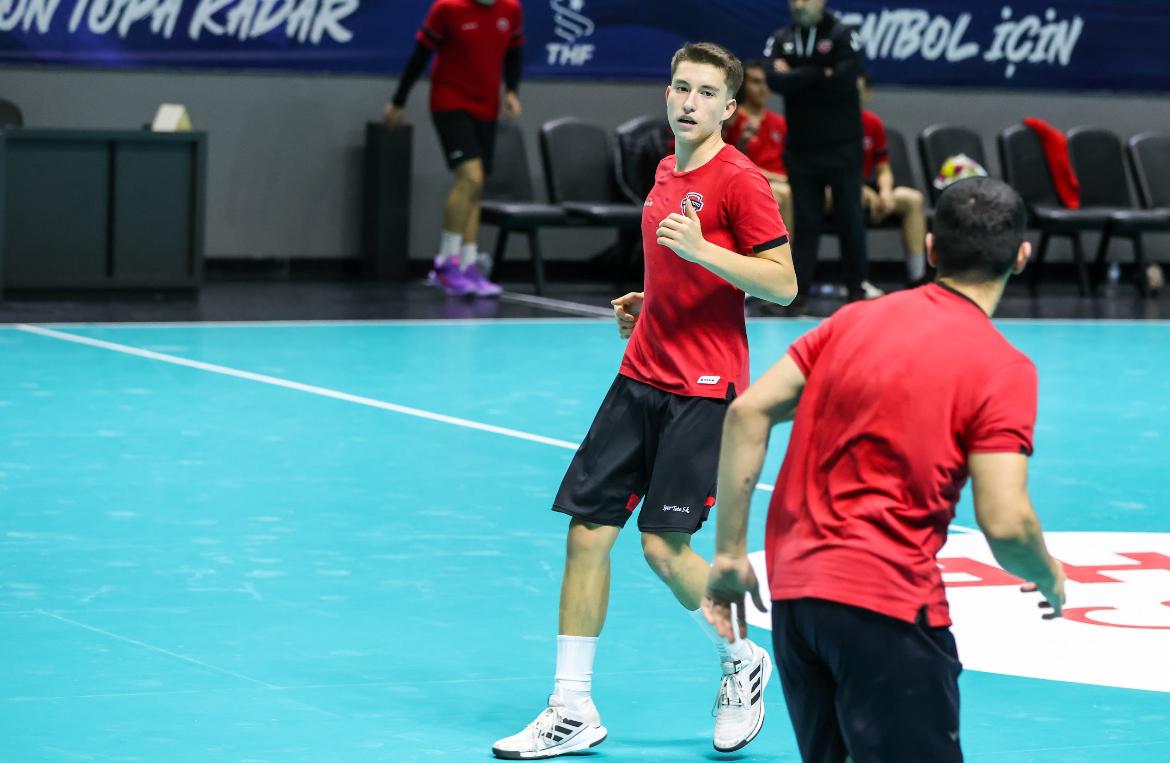 Genç Hentbol’cu Arda Bozacı Kimdir?