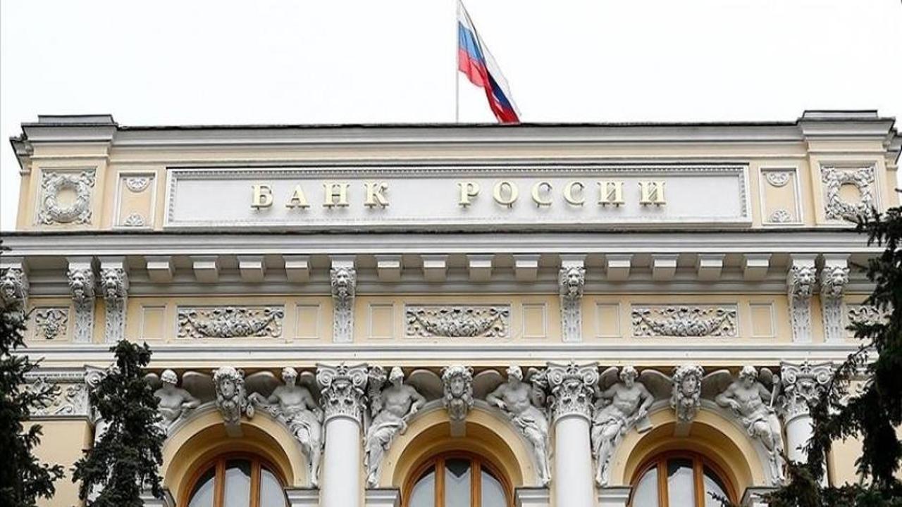 Rusya Merkez Bankası politika faizini 200 baz puan düşürdü