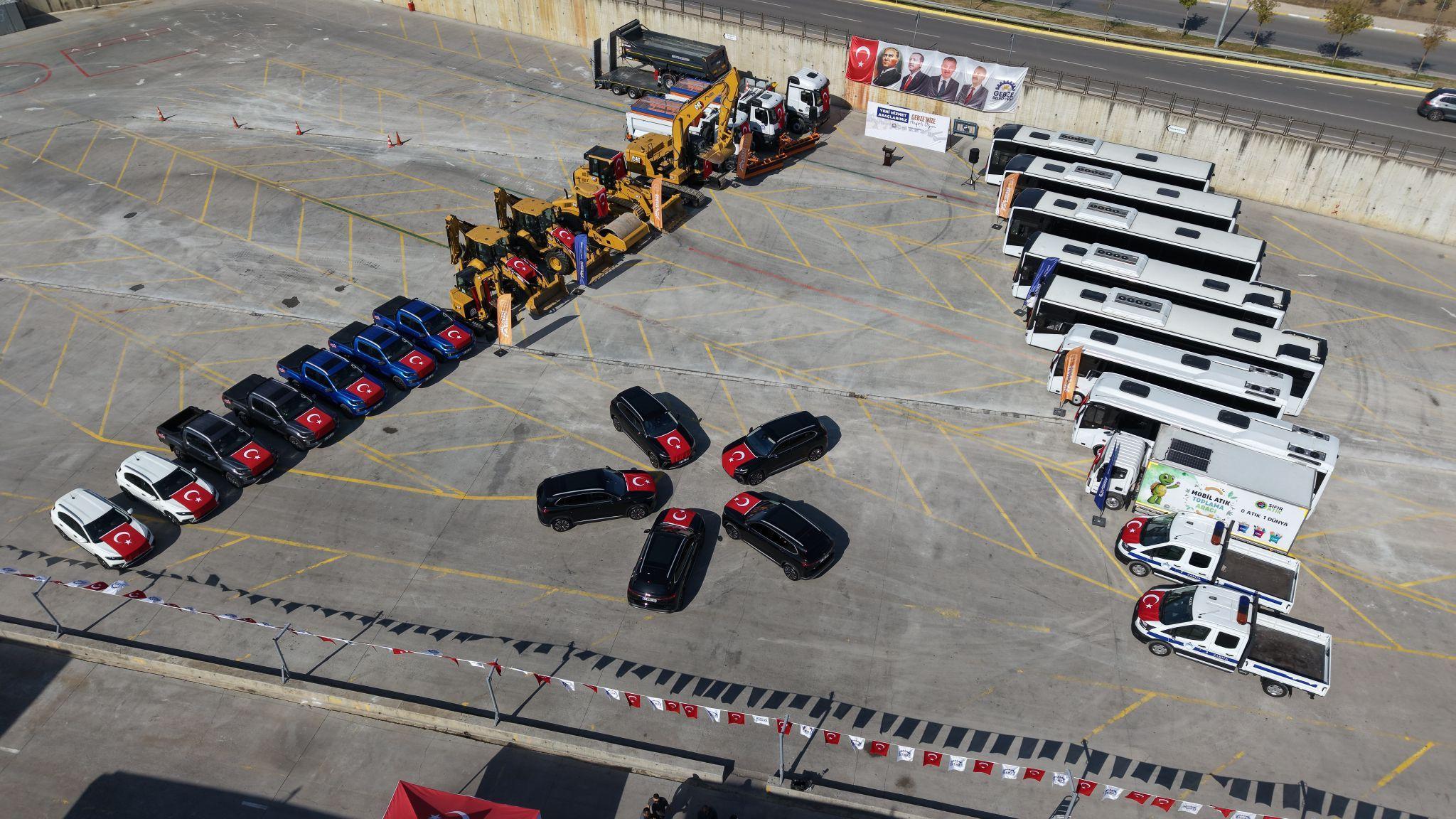 Gebze Belediyesi filosuna katılan 33 adet yeni araç, törenle hizmete başladı