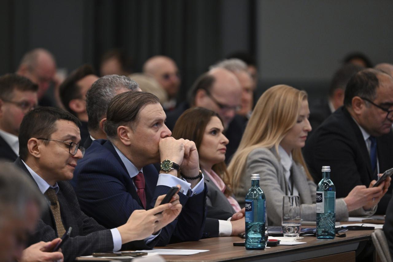 Bakan Kacır'dan Alman otomotiv devlerine Türkiye'ye yatırım çağrısı