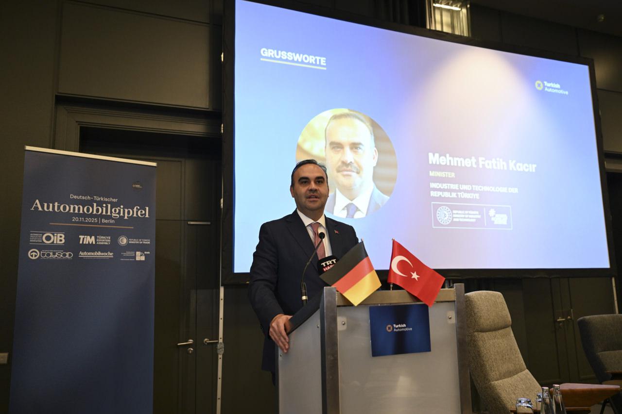 Bakan Kacır'dan Alman otomotiv devlerine Türkiye'ye yatırım çağrısı