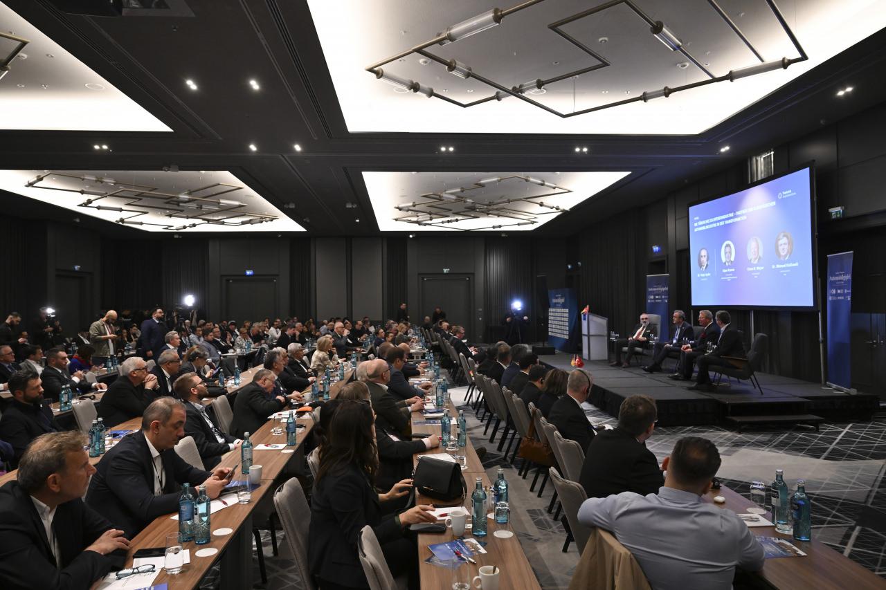 Bakan Kacır'dan Alman otomotiv devlerine Türkiye'ye yatırım çağrısı