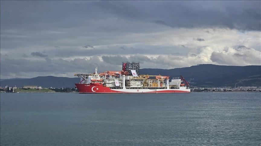 Türk sondaj gemisi Yıldırım Çanakkale Boğazı’ndan geçti