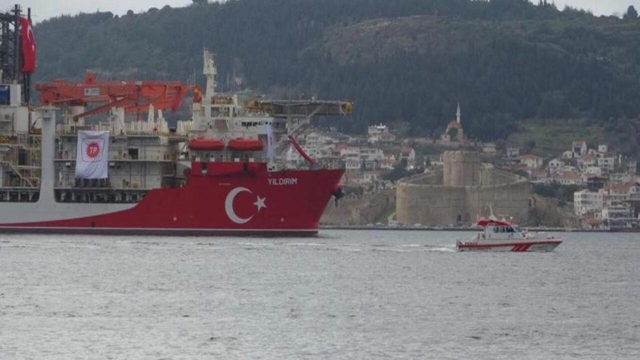Türk sondaj gemisi Yıldırım Çanakkale Boğazı’ndan geçti
