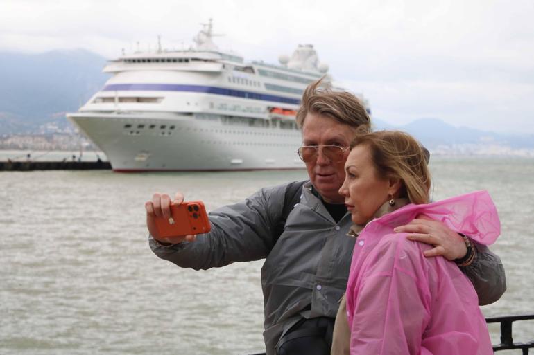 'Yüzen oteller' ile iki ayda 52 bin 748 yolcu seyahat etti