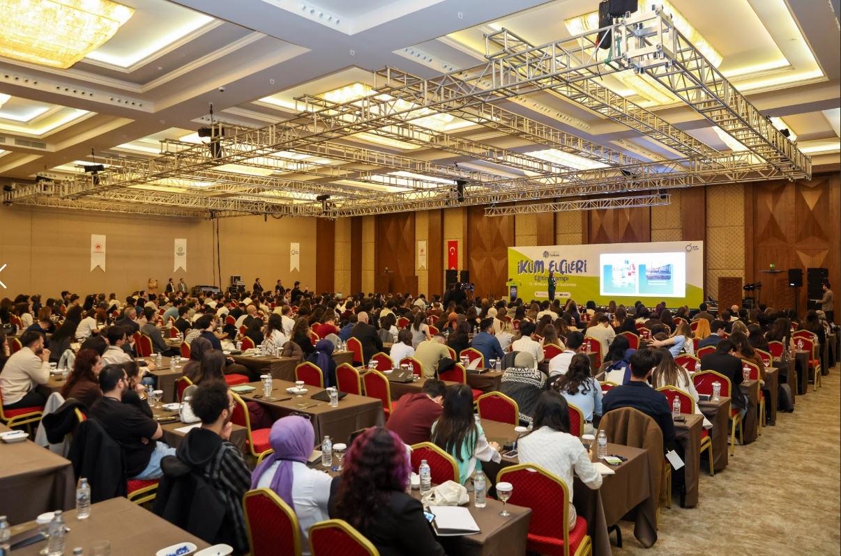 Başkan Şahin'den gençlere çağrı: İklim meselesi artık bir tercih değil zorunluluktur