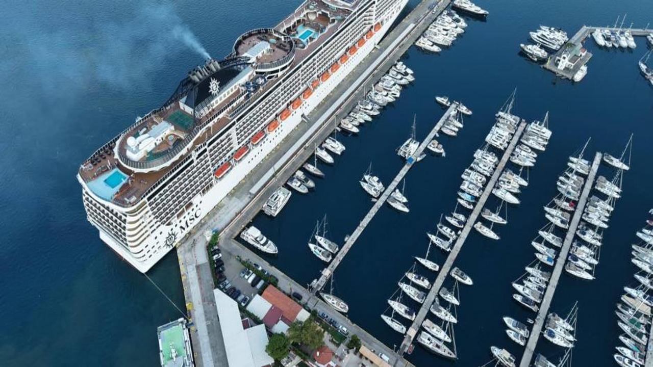 Dev kruvaziyer MSC Divina 4 bin 140 turistle Marmaris’e demirledi