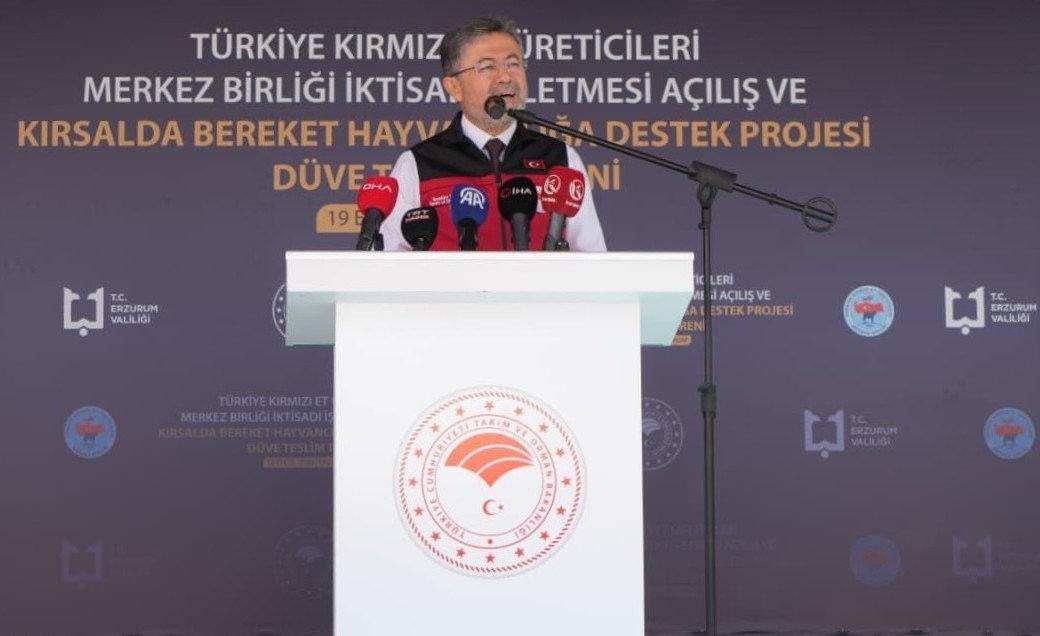 Bakan Yumaklı duyurdu: Yetiştiricilerden aşı ve kimliklendirme ücreti artık alınmayacak!
