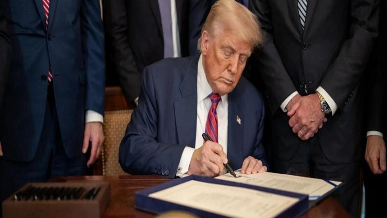 Trump, Rusya’ya yönelik yaptırım ve tarifeleri askıya aldı